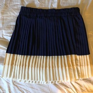 High waisted pleated A-line skirt